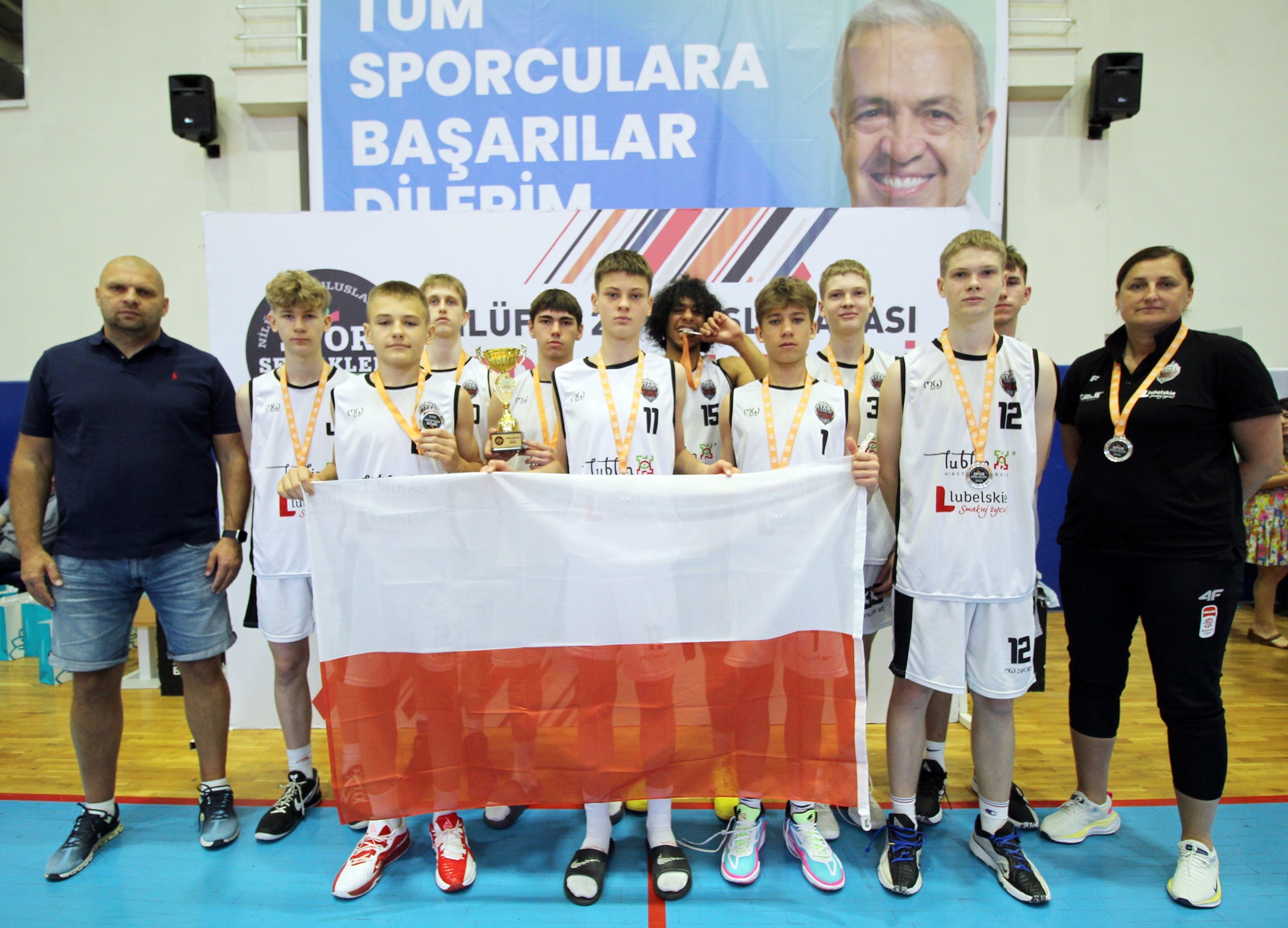 Sukces młodych koszykarzy podczas Nilüfer International Sports Festival