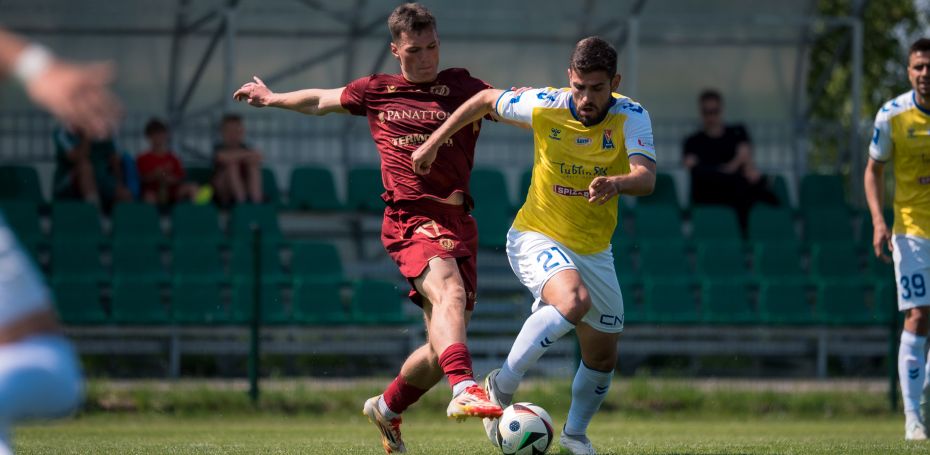 Motor Lublin przegrywa z Widzewem Łódź 2:4 w meczu towarzyskim. Widowisko pełne emocji w Karczewie